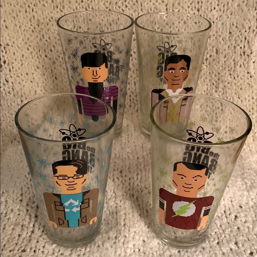 Set of 4 Big Bang Theory drinking glasses.